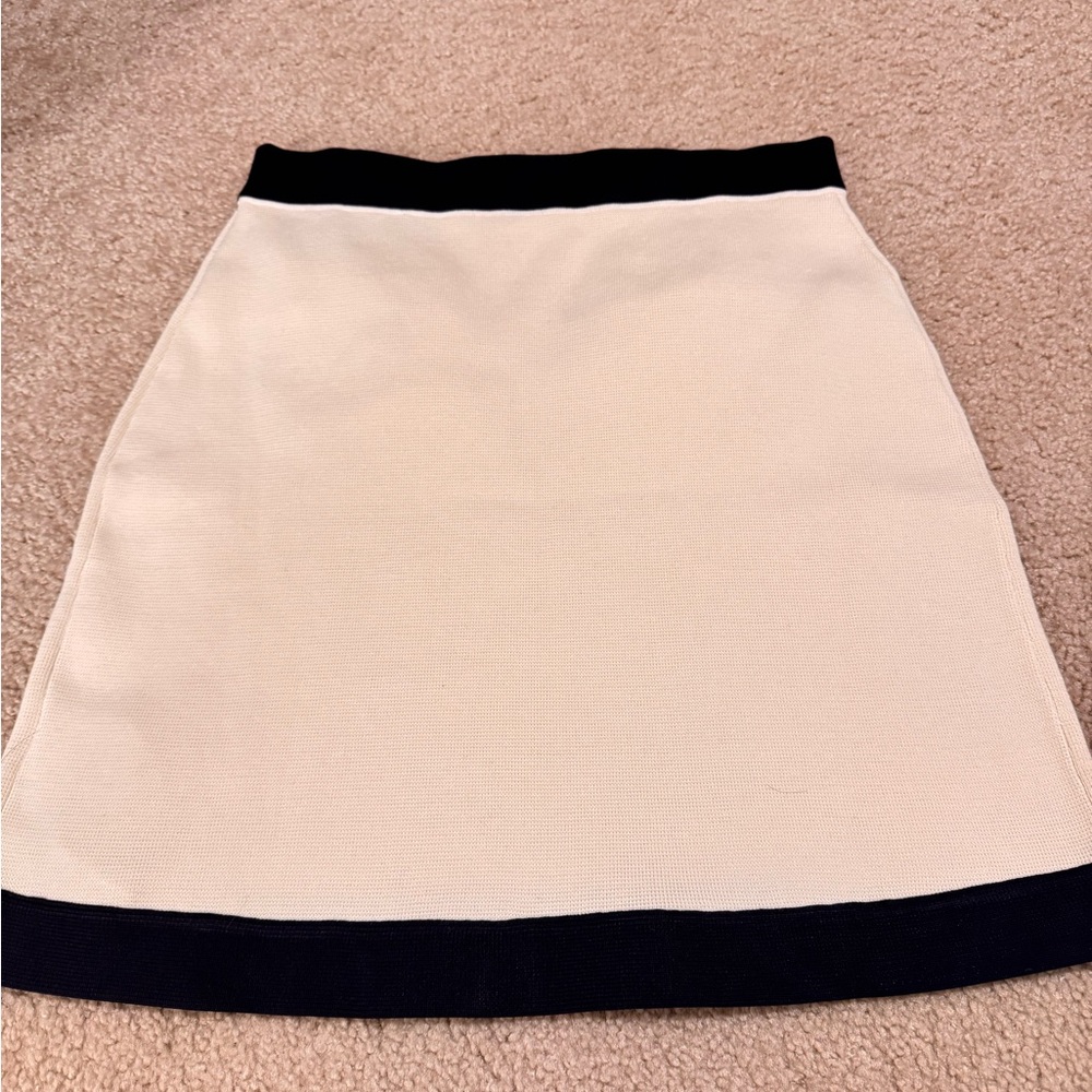 Cream & navy 2 piece suit. Excellent condition - Picture 9 of 9